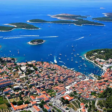 Eta Daire Hvar Town